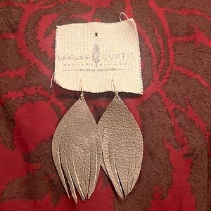 Leslie Curtis Earrings NWT never worn leather very lightweight Gray